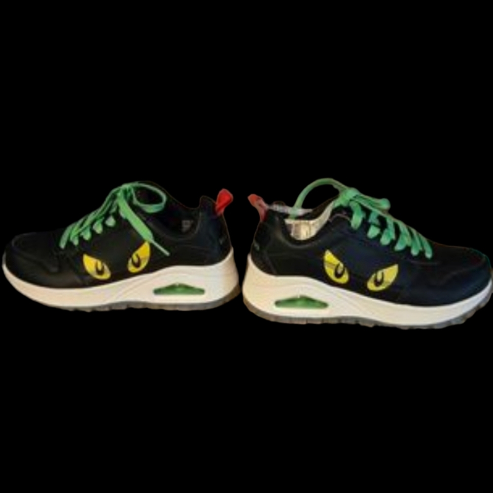 NWT Skechers Dr. Seuss The Grinch Tennis Shoes Sneakers Size 6